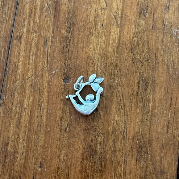 Adorable cheeky happy sloth charm by James Avery - Picture 4 of 4